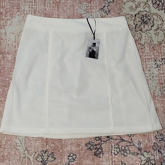 Sincerly Jules Dresses & Skirts - Sincerely Jules White Corduroy Elastic Back Mini Skirt - Size M